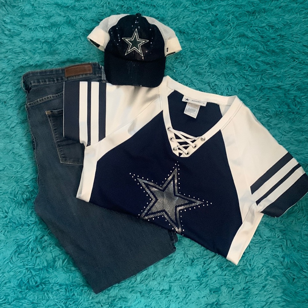 🧢🗣Dallas Cowboys women’s  v neck spirit shirt.